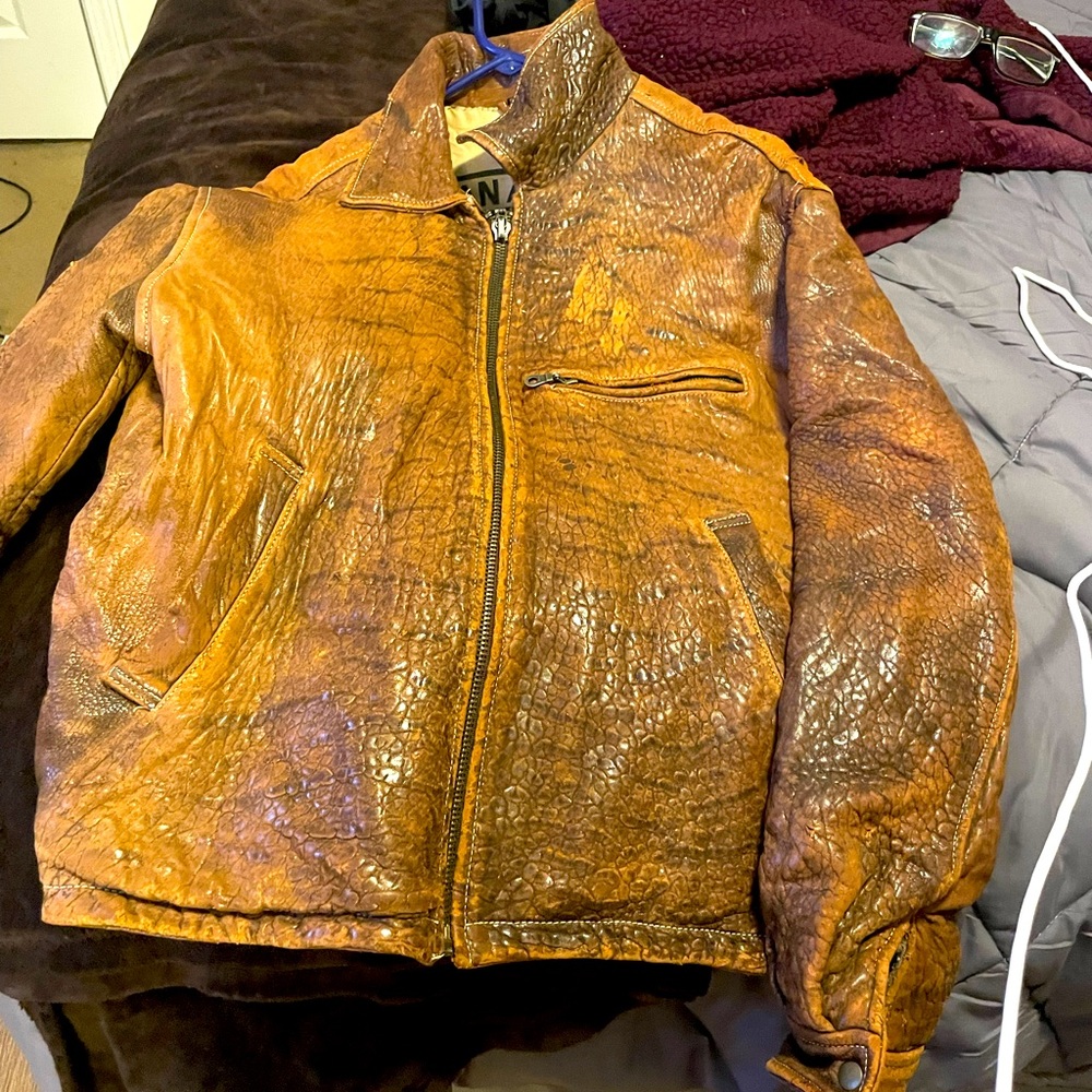 I have a size L HOBO jacket it’s very nice definitely needs so reconditioning.